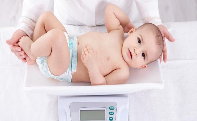 Trẻ 3 tháng tuổi nặng bao nhiêu kg là đạt chuẩn?