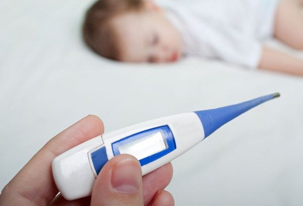 thân nhiệt trẻ sơ sinh bao nhiêu độ là sốt