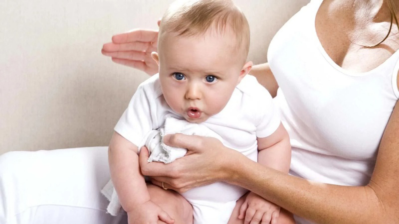 Nguyên nhân và cách xử lý khi trẻ sơ sinh bị nấc
