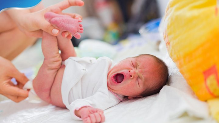 Tìm hiểu nguyên nhân và cách khắc phục trẻ sơ sinh ị són nhiều lần trong ngày